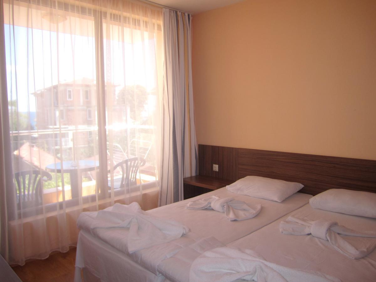 Hotel Coop Central Obzor Exterior photo